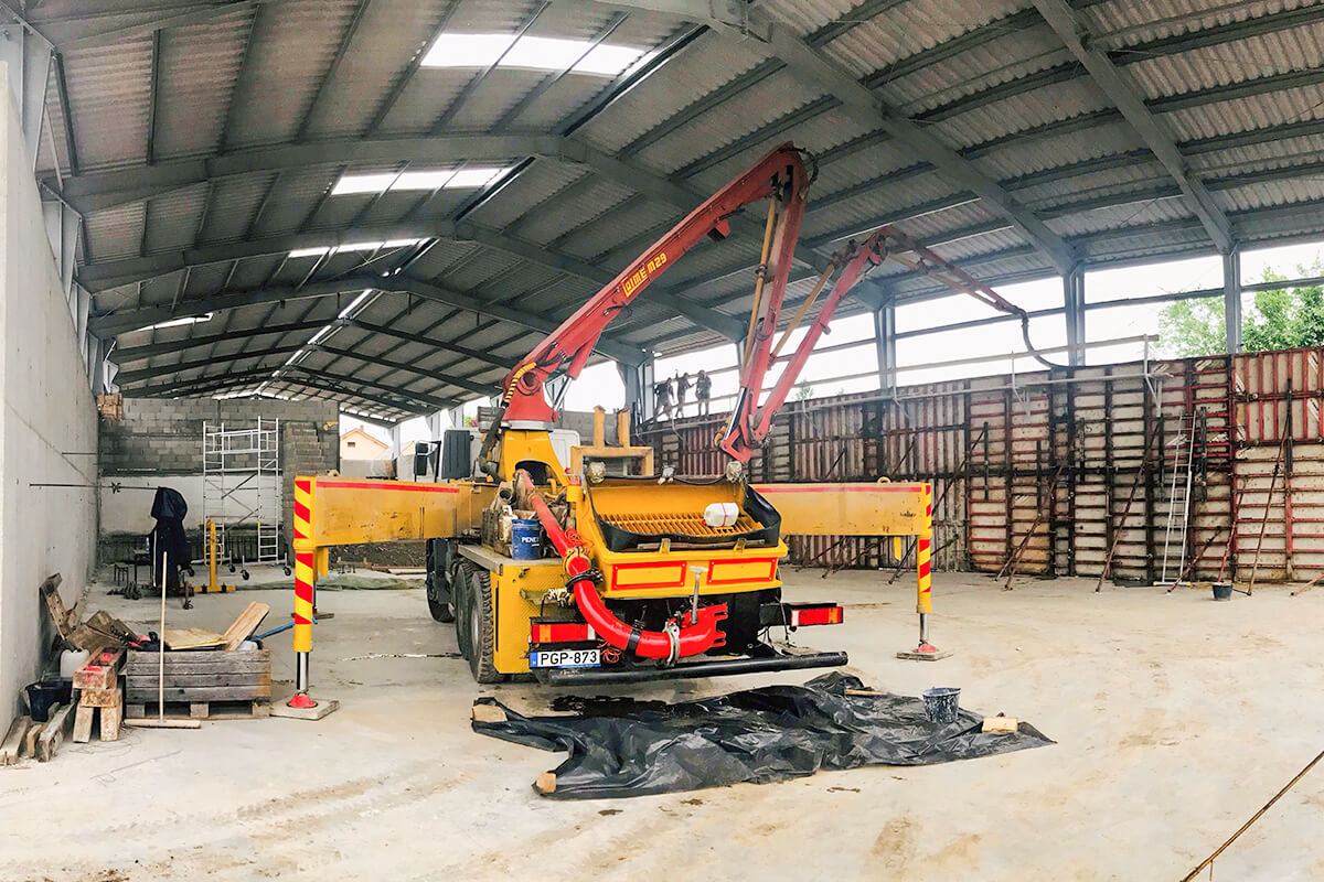 Betonlogisztika - csarnokbetonozás támfal Zalaegerszeg